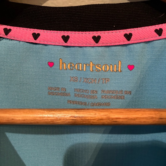 🩺 **LIKE NEW** HeartSoul Women's Zipper V-Neck Blue Scrub Top Size XS - Picture 11 of 13